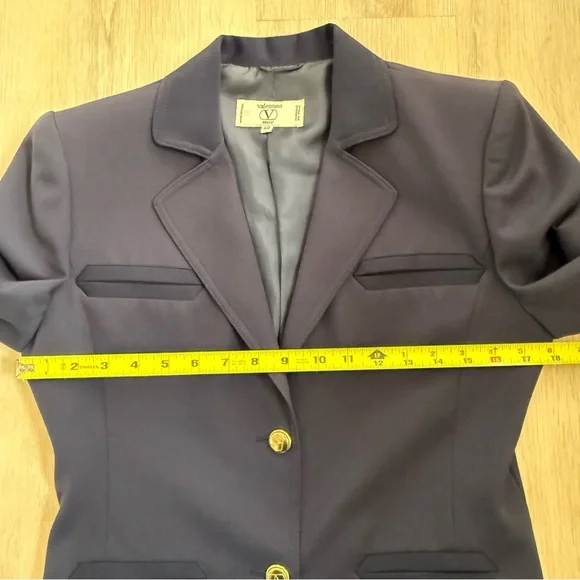 Vintage Valentino Miss V Navy Cropped Blazer with Gold Buttons - Picture 4 of 11